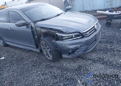 2017 Volkswagen Passat 1.8T R-Line z USA, uszkodzony, nr VIN 1VWDT7A32HC059200